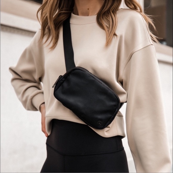 Lululemon Black Everywhere Beltbag - Picture 5 of 7